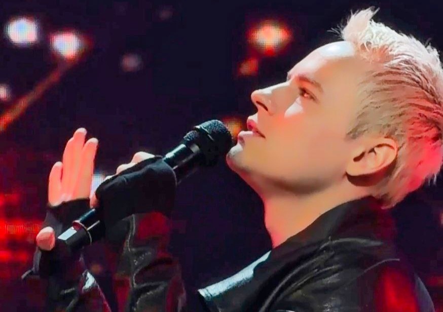 Ярослав Дронов на сцене.