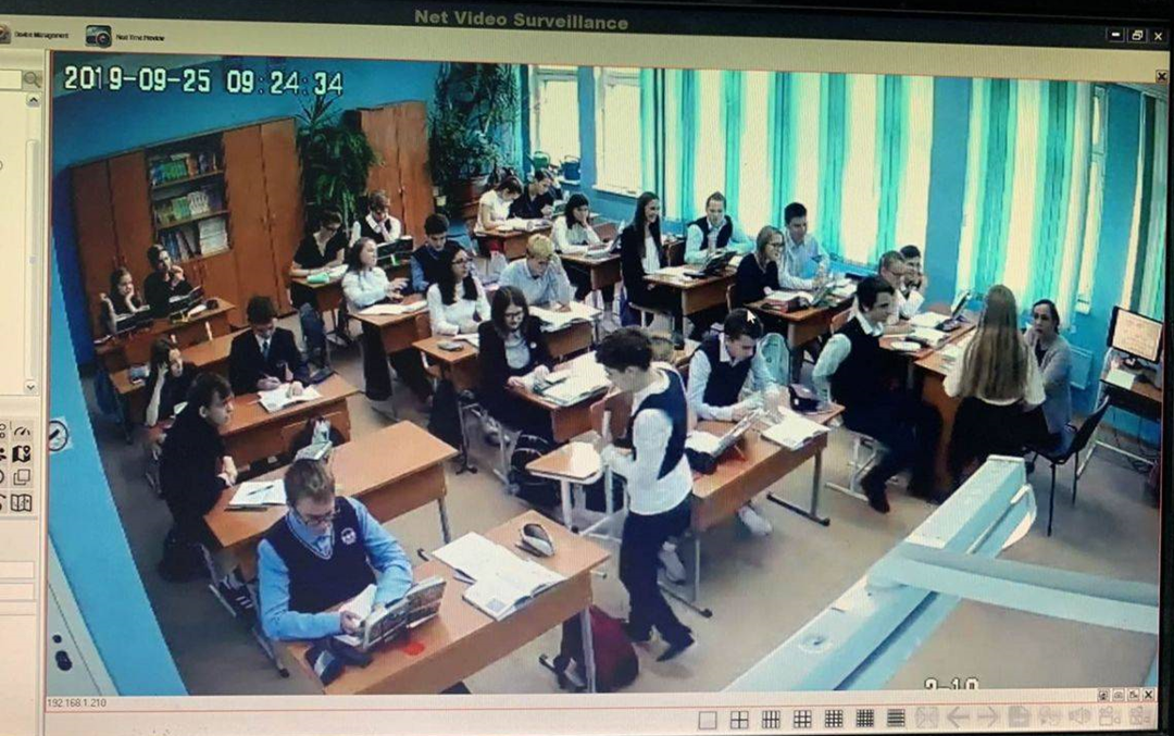 Фото из сети интернет  Как пример: Видно кто чем занят. И в случае конфликта между учениками, родителями и учителем очень легко поможет восстановить ход событий и восстановить справедливость.  