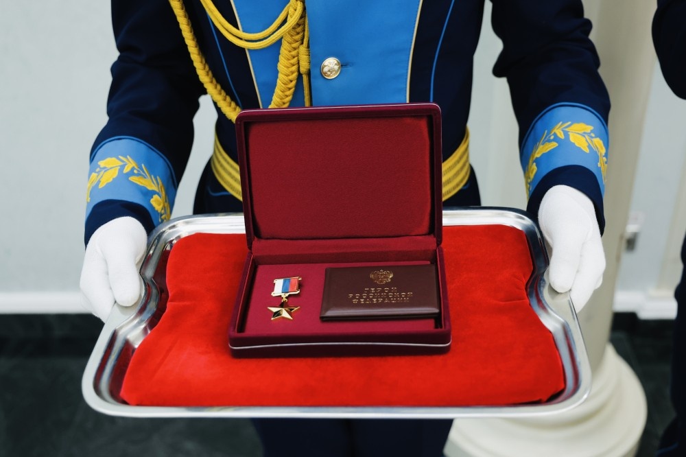    Игорь Комаров вручил в Самаре награду Героя России семье участника СВО