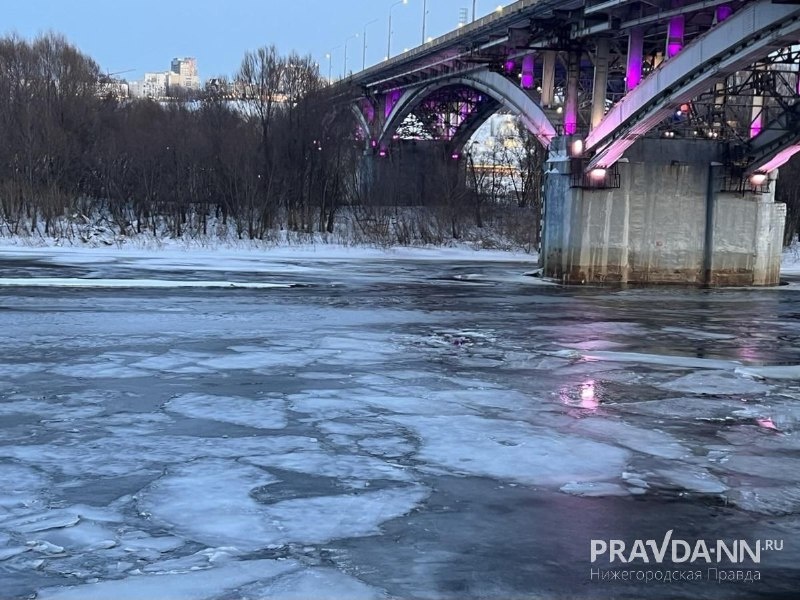    С приходом весеннего тепла Ока начинает активно вскрываться
