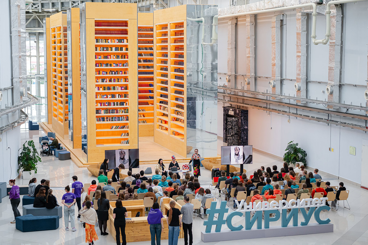    На выставке работ Анастасии Николаевой-Берг «Африка. Цвет жизни»