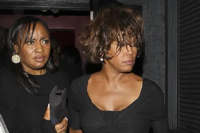 Поведение Уитни перед смертью вызывало серьезные опасения у ее близких. 