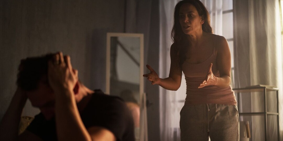 – Отец купил квартиру очередной своей любовнице, – говорит мне сын