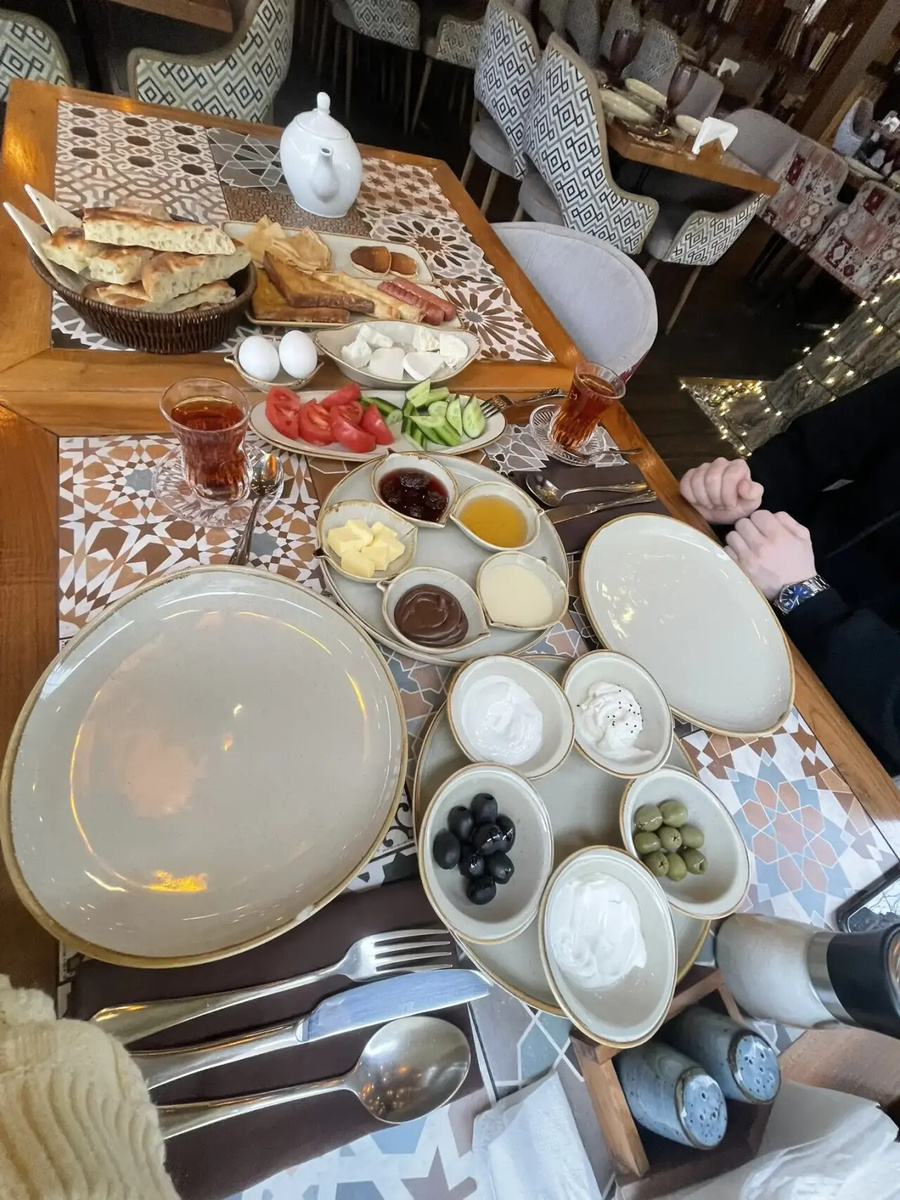 Настоящий завтрак по "азербайджански", фото из Баку.