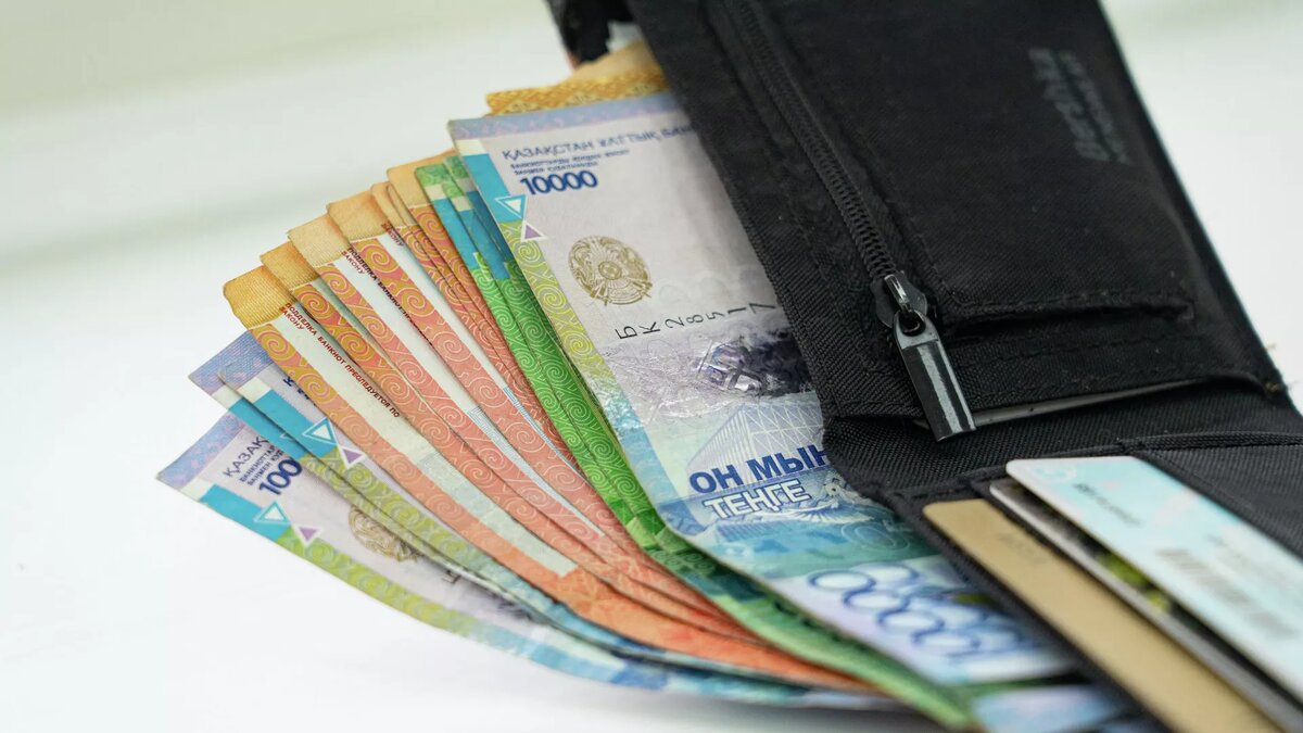 Портмоне с деньгами © Sputnik / Абзал Калиев