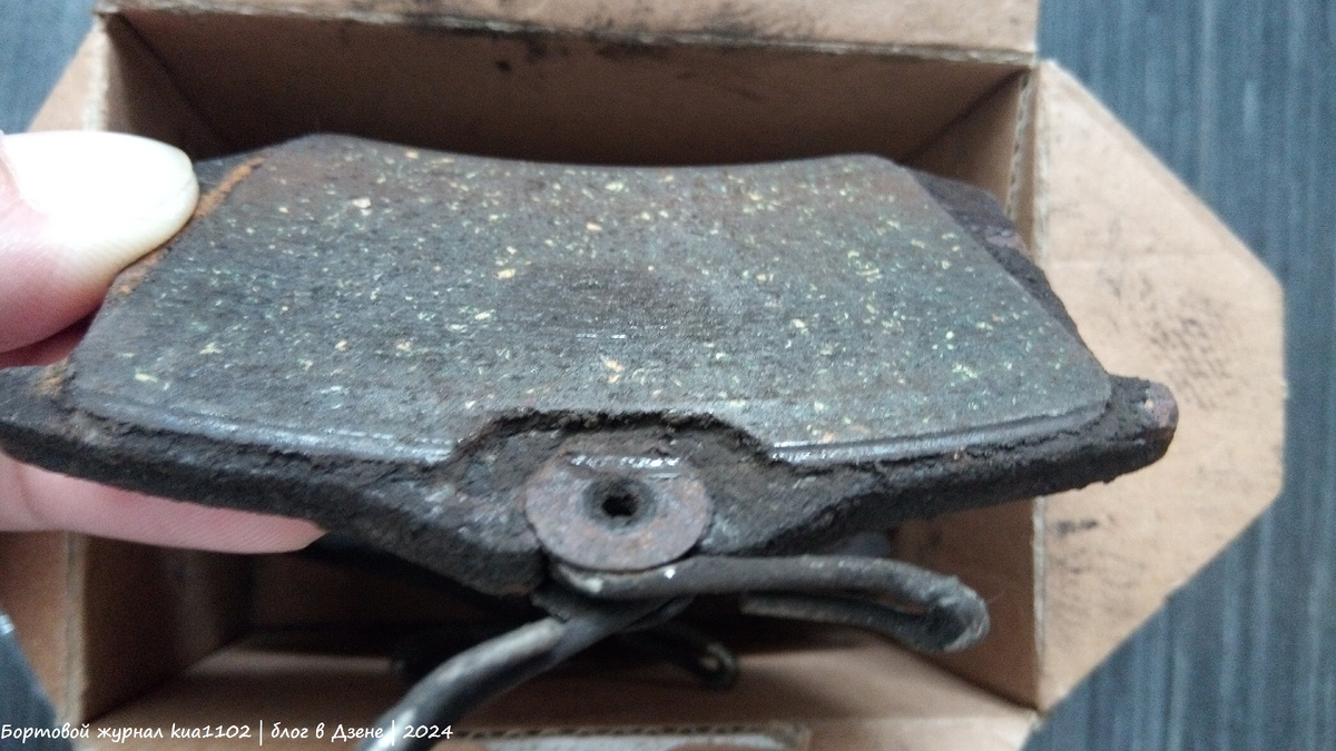 Вот что осталось от задних колодок на моём Volkswagen Polo. Автор фотографии kua1102