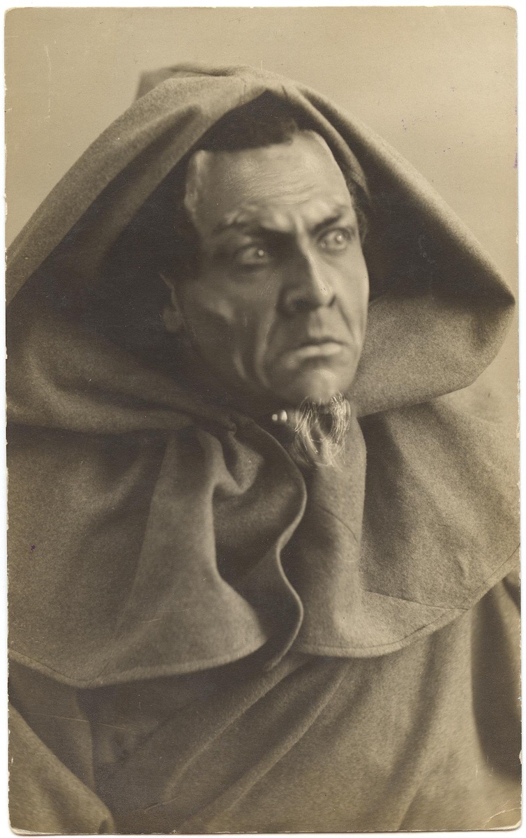 Федор Иванович Шаляпин в роли Мефистофеля в одноименной опере Арриго Бойто. Из фондов Российского национального музея музыки.