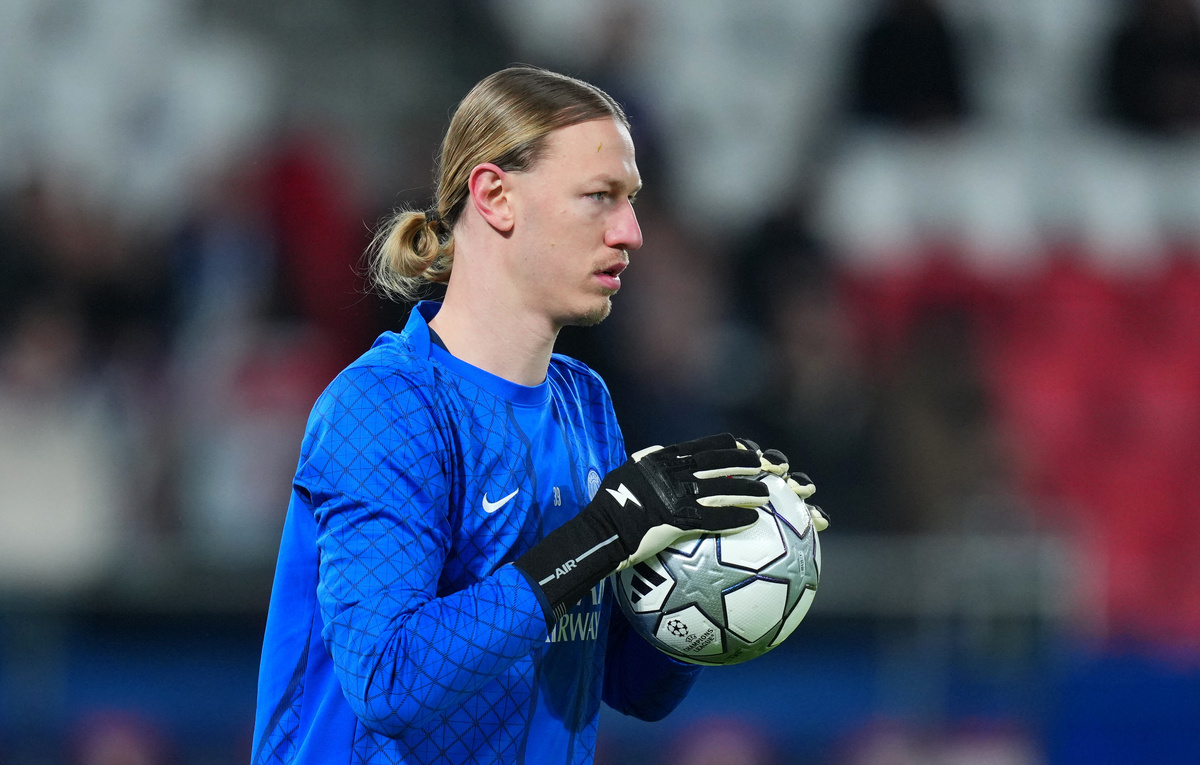    Голкипер ПСЖ Матвей Сафонов  Franco Arland/Getty Images