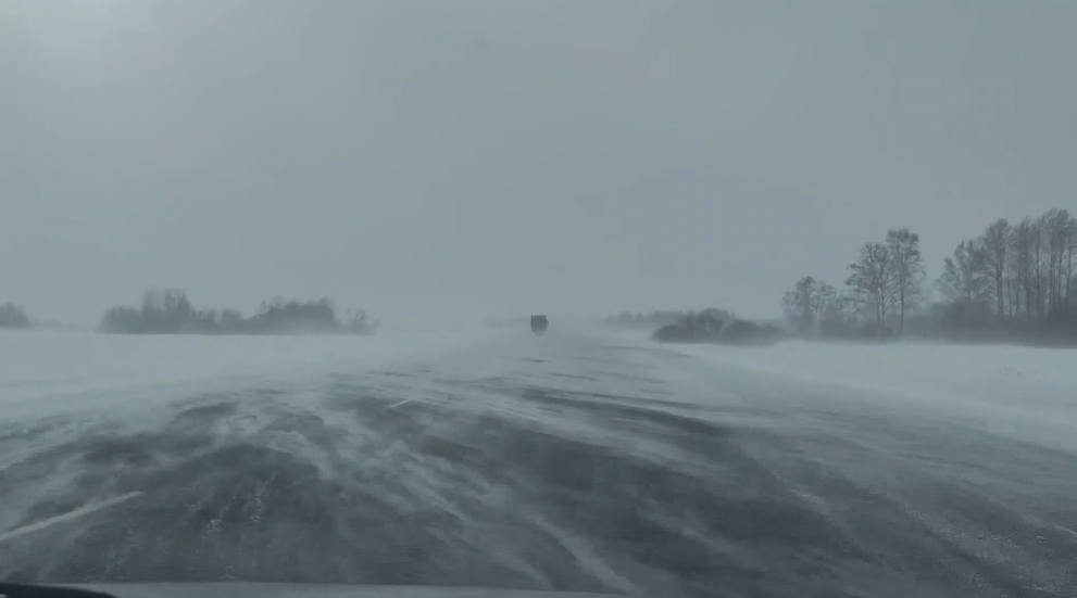     Трассы Красноярского края накрыла метель