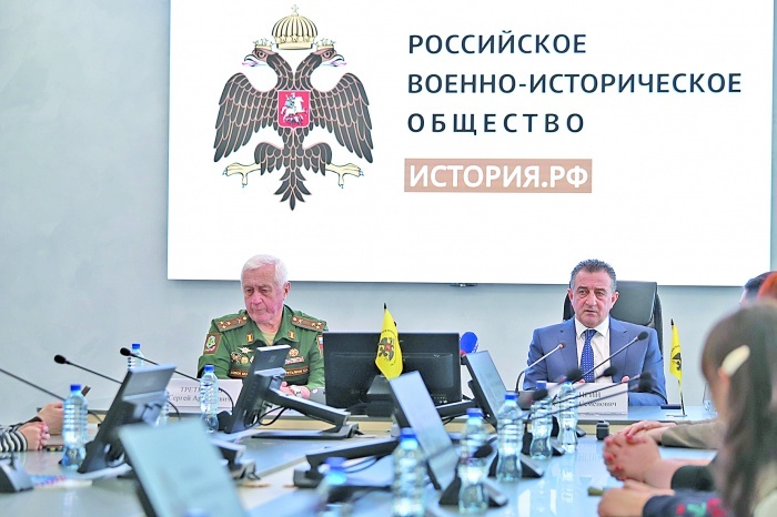    Алина Антипина