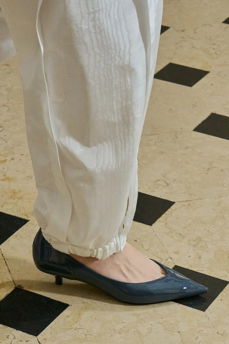    Ретро-клоги, сникеры и не только. Самая модная обувь на весну 2026 (фото 1)