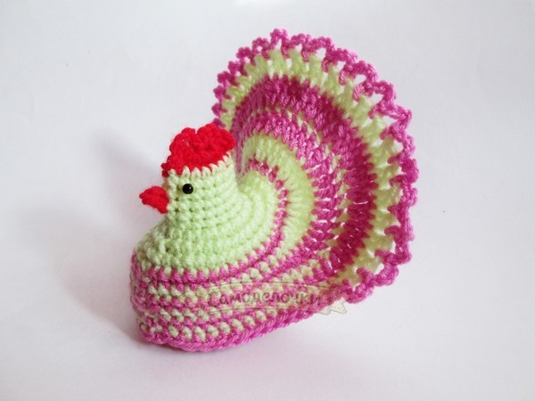 Пасха: вяжем украшение для яйца в виде курочки