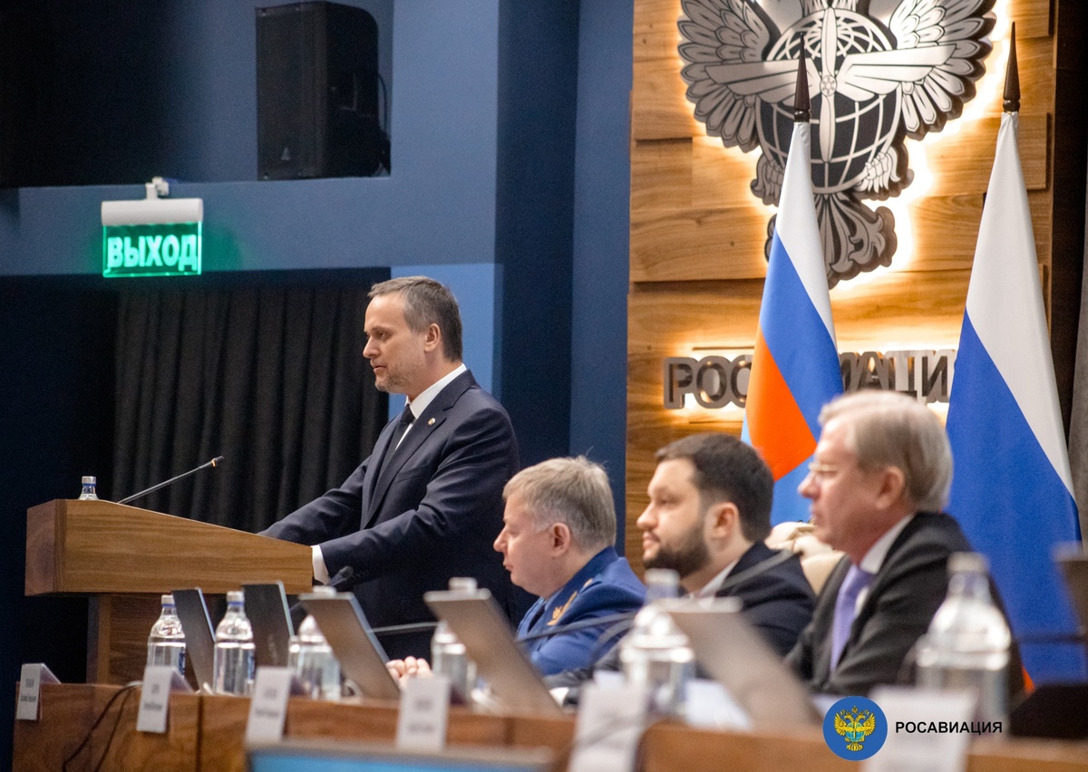 Глава Минтранса Андрей Никитин поблагодарил коллектив Росавиации и всех сотрудников отрасли за слаженную работу