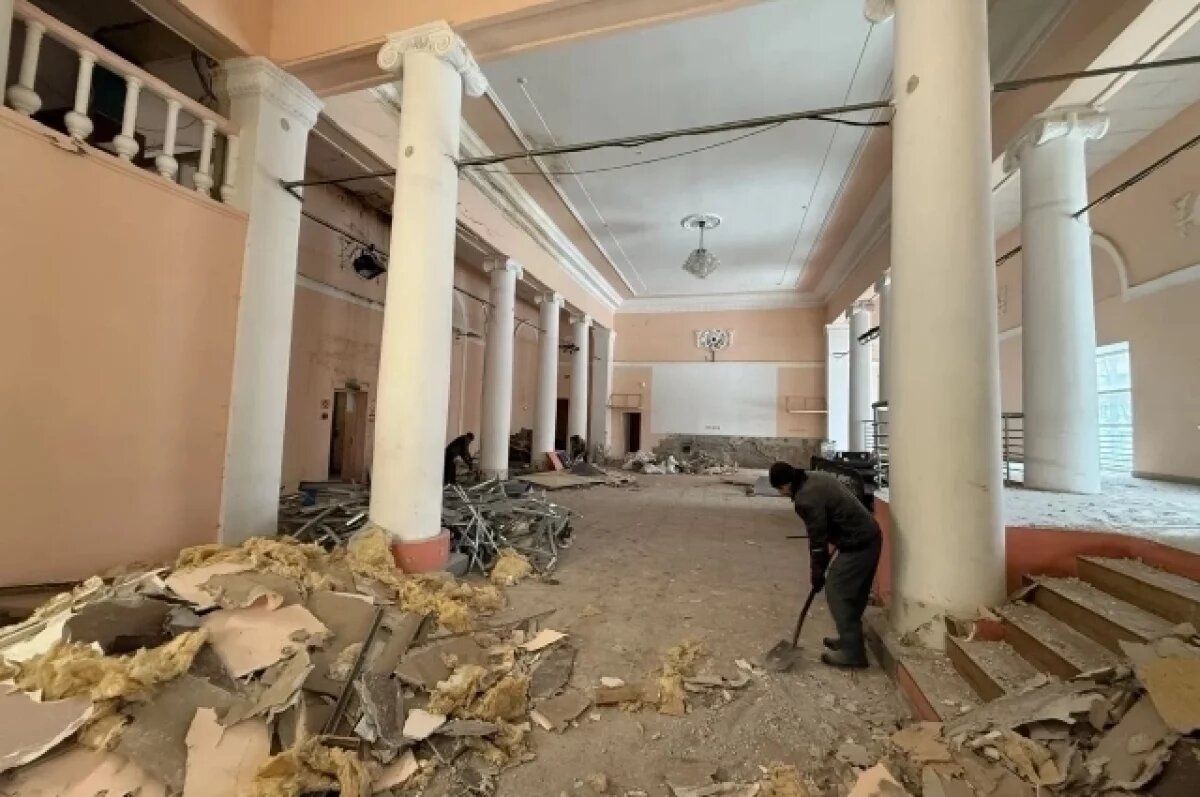    Стартовали работы на площадке молодёжного центра «Родина» в Великих Луках