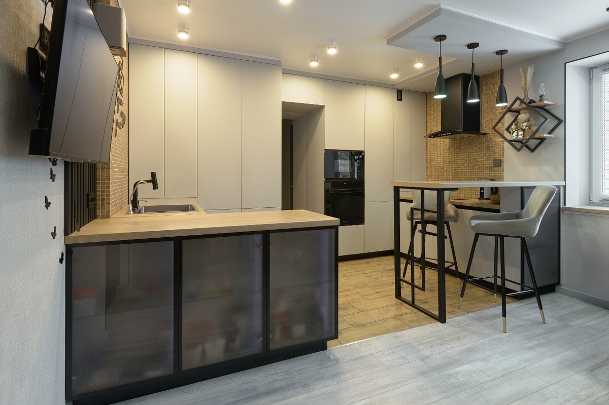 Проект кухни Warm Kitchen со столешницей из влагостойкой ДСП,
облицованной декоративным покрытием Slotex