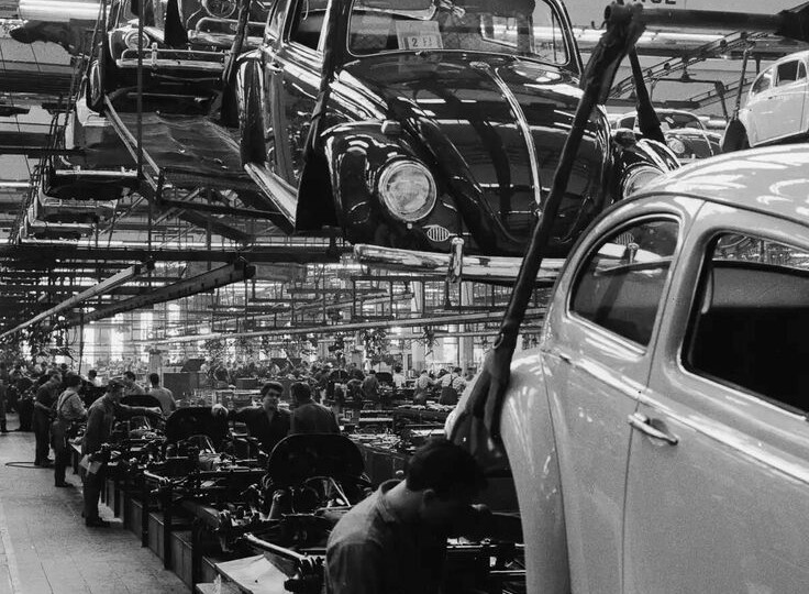 «Уродливый, громкий и бесперспективный»: как британские эксперты похоронили Volkswagen Beetle, а он стал легендой