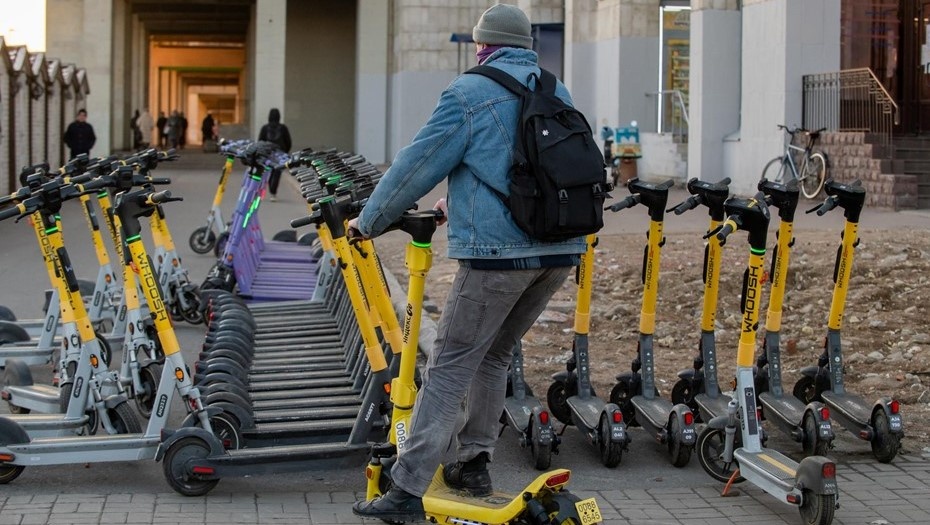    У станций метро в Петербурге могут появиться перехватывающие парковки для самокатов Автор фото: Ермохин Сергей