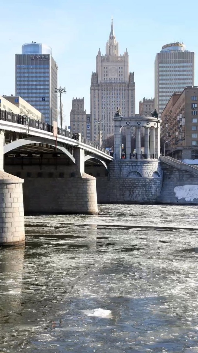    Москва Набережная Солнце Тепло