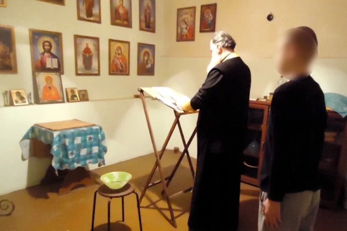    В ржевском СИЗО крестили подростка