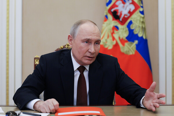 Президент РФ Владимир Путин в режиме видеоконференции проводит оперативное совещание с постоянными членами Совета Безопасности РФ, 21 ноября 2025 года / Гавриил Григоров/РИА Новости   📷