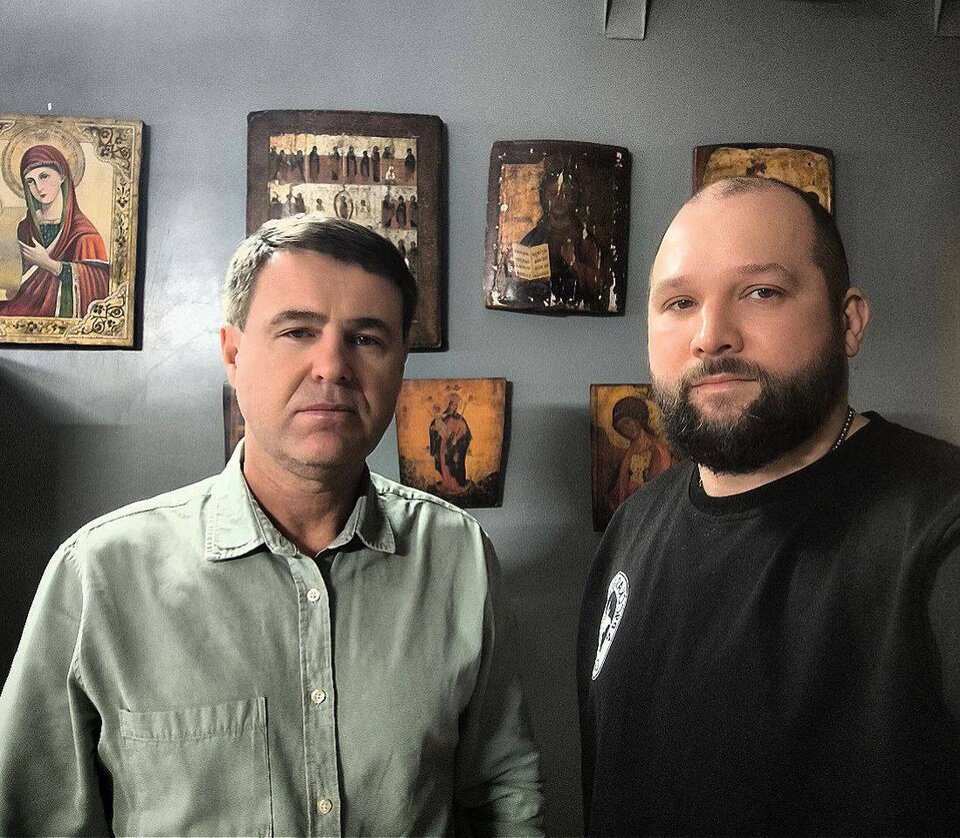 Депутат Сергей Турусин (слева) стал жертвой хулиганов. Фото: Русская Община Самара