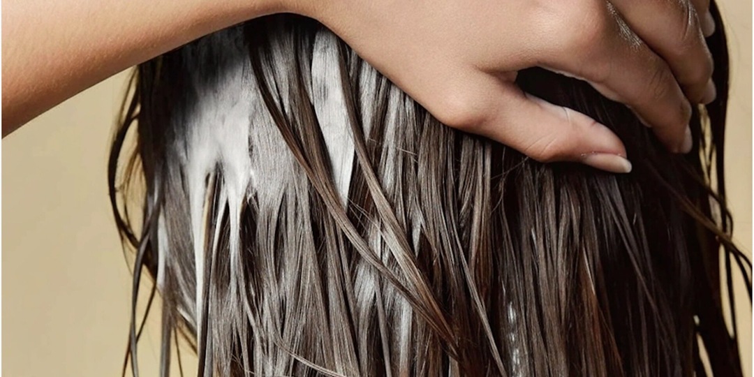 Весенний волосопад: что советуют стилисты и когда пора бить тревогу