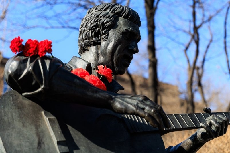     Памятник Владимиру Высоцкому во Владивостоке. Фото: Евгений Кулешов, ИА PrimaMedia.ru