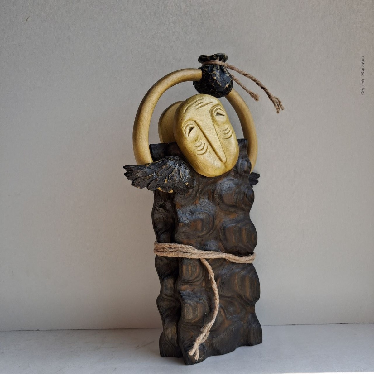 Сергей Жигайло "Двуликий дух" - дерево (сосна, берёза), 24х14х5см