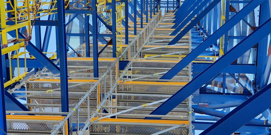 Монтаж на высоте 112 метров. «ПОЛАТИ» на заводе «Нафтан»