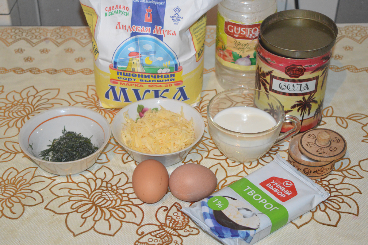 Ленивые лепешки с творогом и зеленью. Шаг 1.