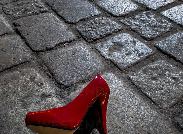 Он услышал за спиной каблуки… и очнулся уже в больнице