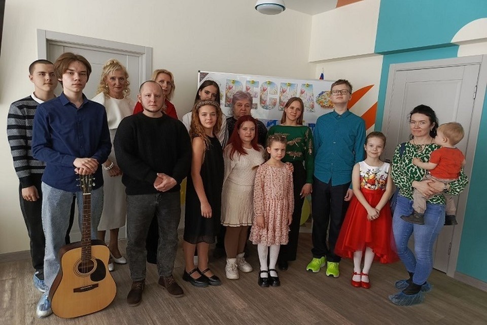    В мариупольской библиотеке прошло мероприятие о семейных ценностях. Фото: АГО Мариуполь