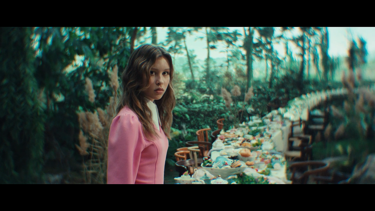 Кадр из фильма Алиса в Стране чудес (2025)