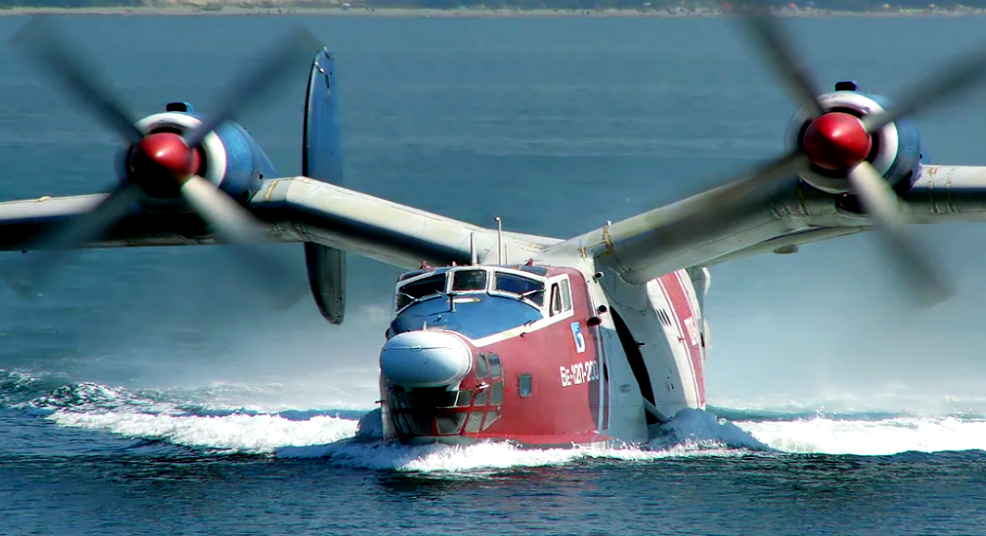 Из-за огромного горба Бе-12 звали самым несуразным советским самолетом, даже не догадываюсь, сколько тот поставит мировых рекордов