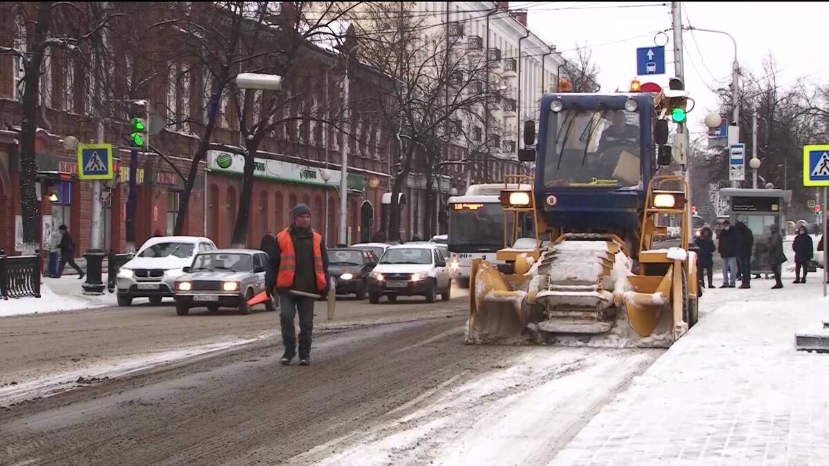    За сутки коммунальные службы Уфы вывезли 16 тысяч кубометров снега