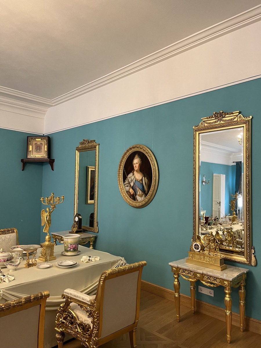 Подвесная система в одном из залов усадьбы