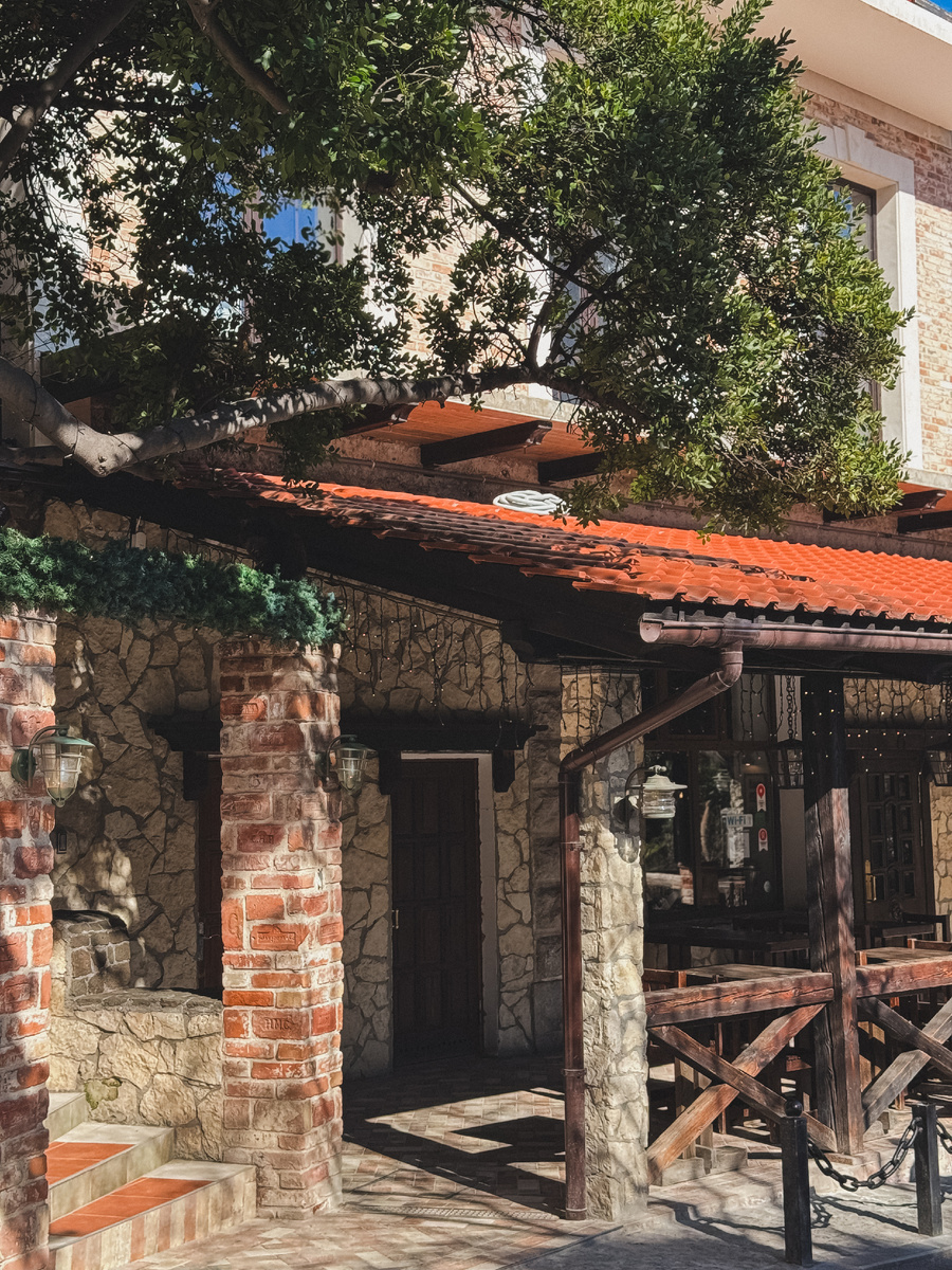 Такая Алупка нам нравится больше. 