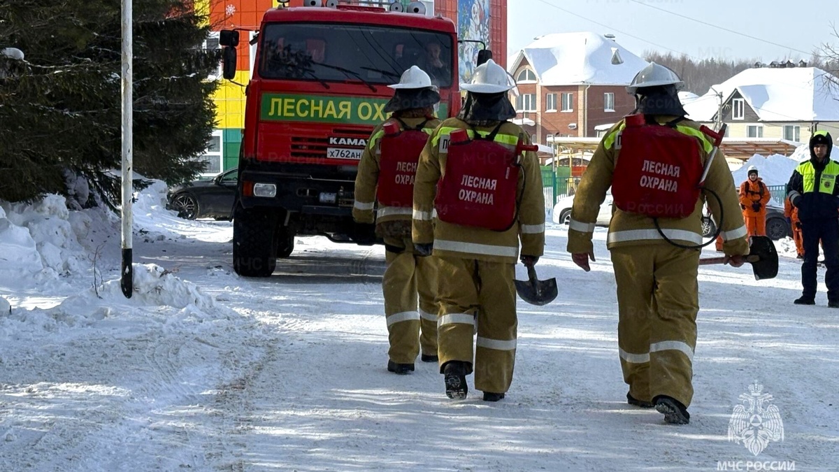    В Ханты-Мансийске экстренные службы отработали спасение посёлка при лесном пожаре