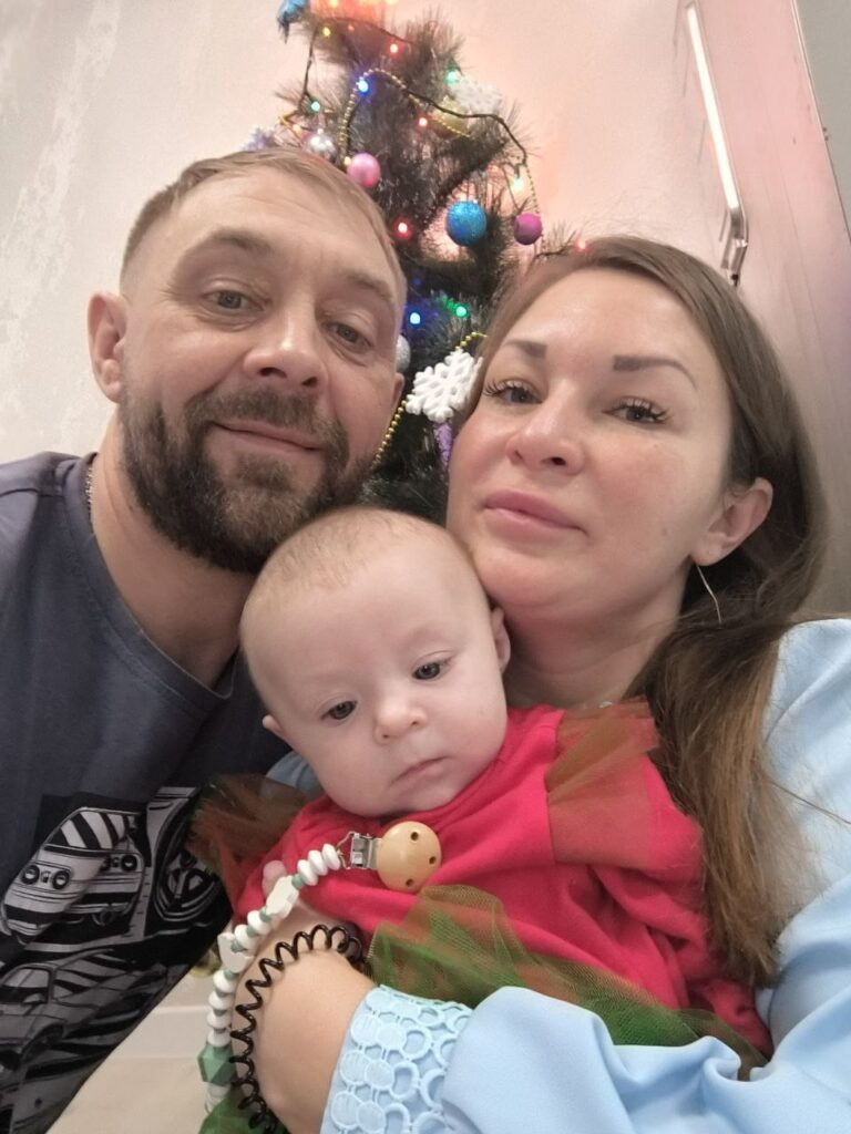 Анна Юхименко с супругом и дочерью /Фото из личного архива героини