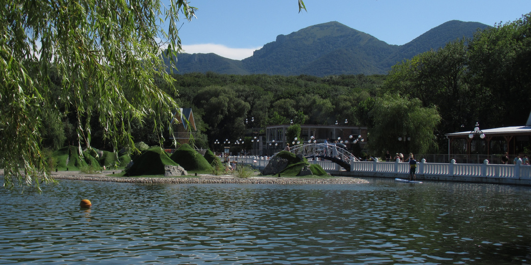 Железноводск. День первый: 262 ступени к воде, курортное озеро и дворец за забором