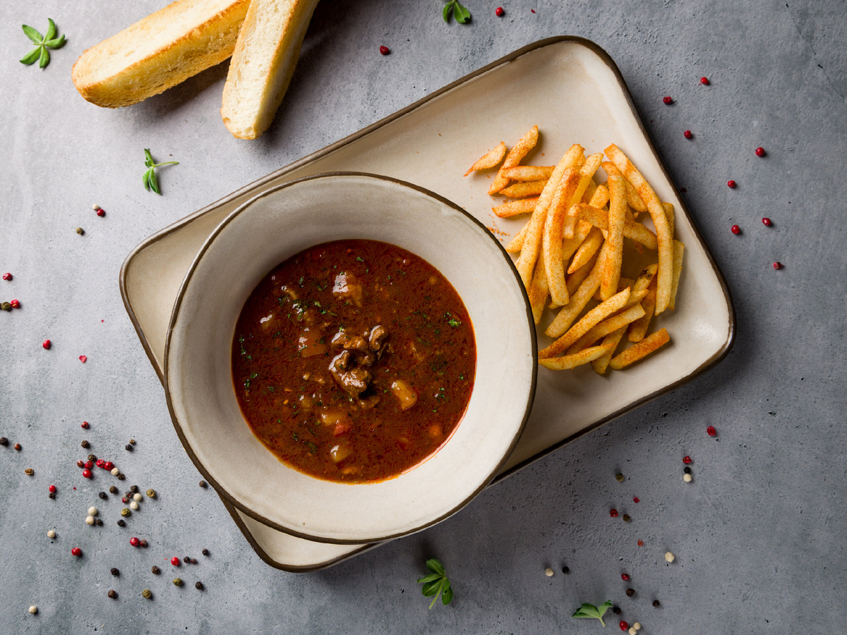 Суп гуляш в «Ян Примус»