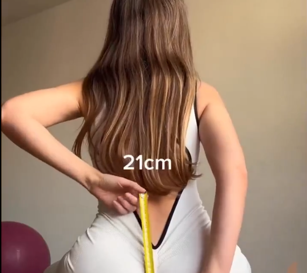 «Ни 21, ни 17, ни даже 15»: Девушка взяла рулетку и показала всему миру реальный размер. Интернет лежит на полу.