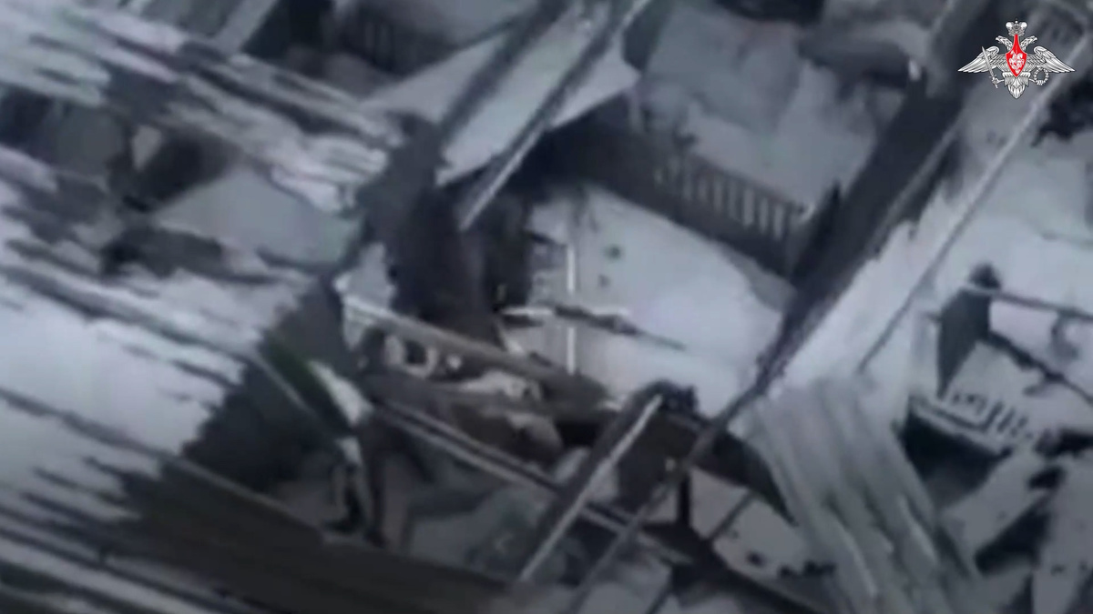    Минобороны показало, как Герой России Ярашев в одиночку удерживал Гришино