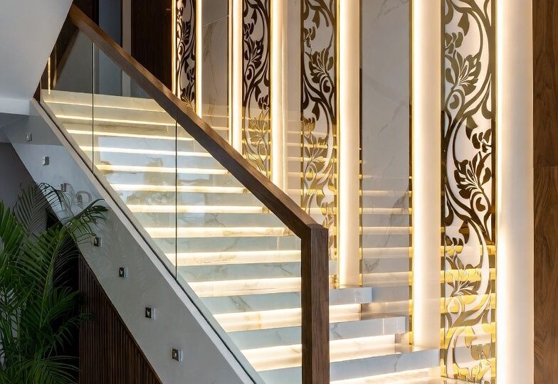 Лестница на второй этаж: как совместить эстетику и практичность