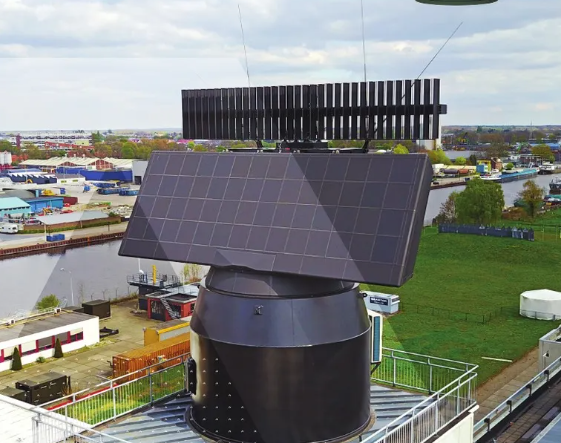    В основе технического решения лежит интеграция радаров дальнего обнаружения SMART-L MM и UHF со спутниковым сегментом