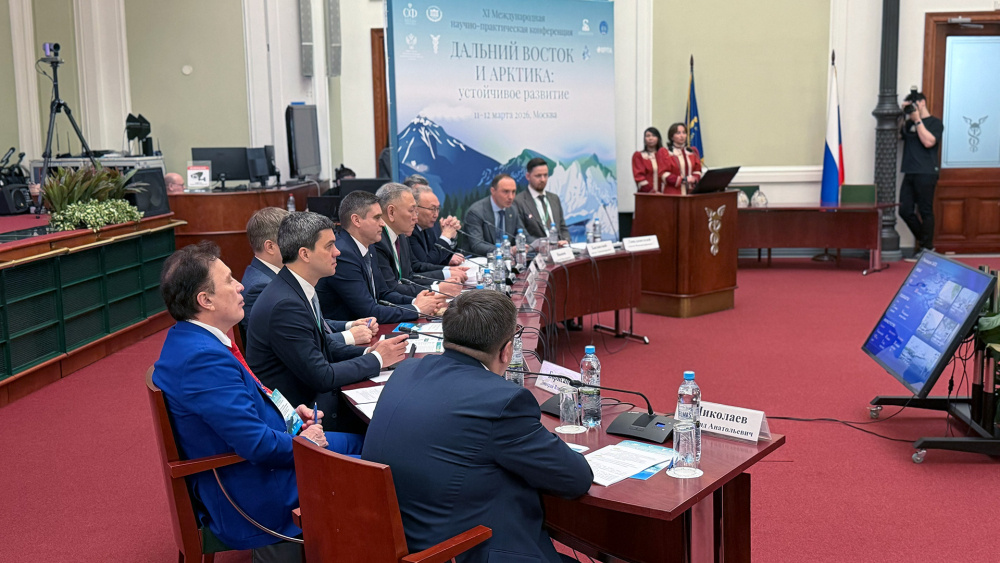    Одним из обсуждаемых на пленарной сессии вопросов стало улучшение качества жизни Дальневосточных и Арктических регионов РФ. Источник фото: Союз журналистов СНГ.