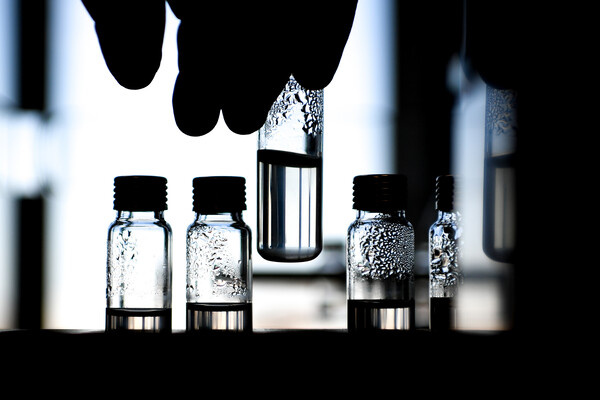 Пробирки в центре контроля качества воды / Алексей Филиппов/РИА Новости   📷