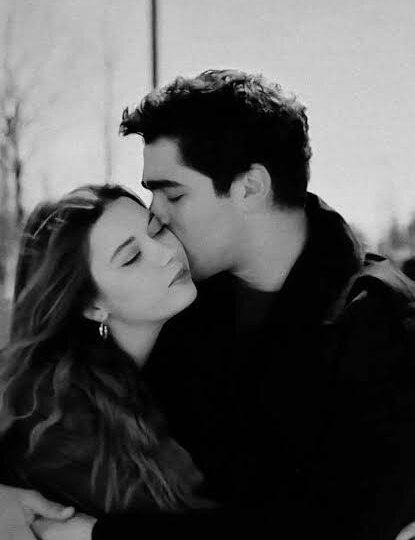 «Не спрашивайте меня о нем!»: Афра Сарачоглу вычеркнула Мерта Рамазана Демира из жизни?