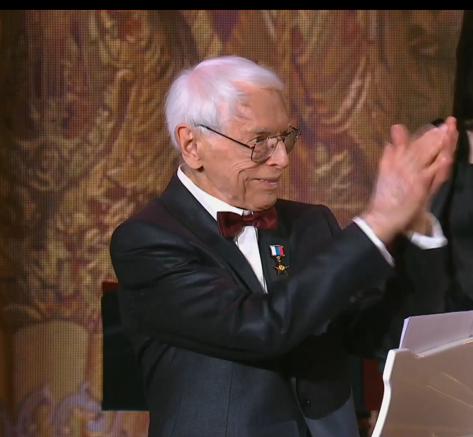 Скриншот с трансляции концерта на Россия 1