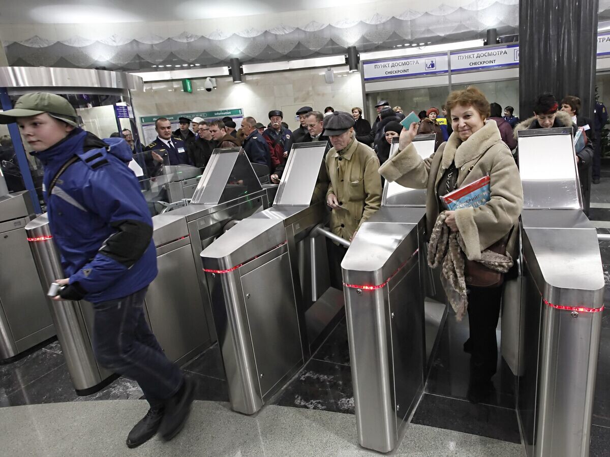    Открытие станции метро "Адмиралтейская"© РИА Новости . Алексей Даничев